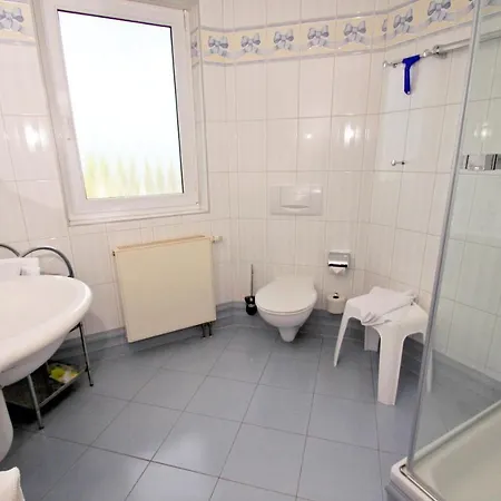 Mit Meerblick Und Balkon, Gratis Nutzung Vom Ahoi Erlebnisbad Und Sauna In Sellin - Meeresblick 39 Lägenhet *