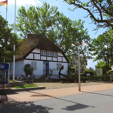 Mit Meerblick Und Balkon, Gratis Nutzung Vom Ahoi Erlebnisbad Und Sauna In Sellin - Meeresblick 39 * Goehren (Ruegen)